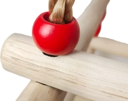 Houten schommel voor kinderen met veiligheidsbeugel