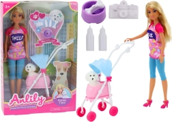 Pop Anlily met hondje in een wagentje