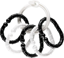 Zwart-witte ringen met hangers voor baby’s
