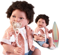 Pop Antonio Juan Pipo met realistisch haar