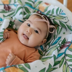 Tommy Lise lange en mousseline en coton bio Airy Grace 120 x 120 cm