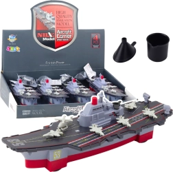 Militärschiff mit Antrieb und Wassereffekten