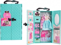 Blauwe kledingkast met kleding en accessoires voor poppen