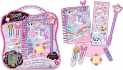 Stijlvol dagboek dat in het donker licht voor kinderen