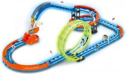 racebaan met lichtgevend autootje met USB-opladen