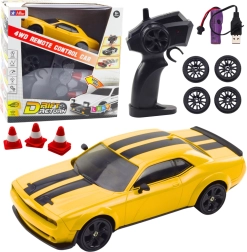 Voiture RC de drift 4WD jaune avec roues interchangeables