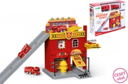 Caserne de pompiers avec voitures et ascenseur, emballage tchèque