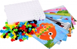 Kleurige educatieve mozaïek met pinnetjes voor kinderen