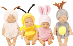 Baby in outfit met dierenmotieven