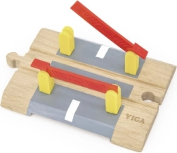 Passage à niveau en bois avec barrières à piles