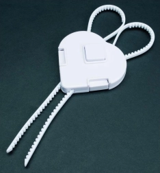 Flexible safety door lock for children