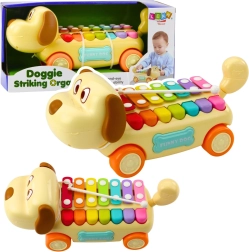 Chien roulant avec cymbales