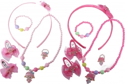 modieuze set met pop en accessoires voor kleine fijnproevers