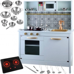 Mintgroene houten kinderkeuken met servies