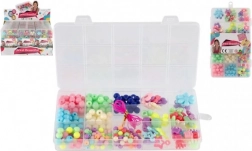 Set van kleurrijke plastic kralen met koord in een praktische organizer