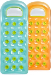 Opblaasbaar luchtbed met raam op water