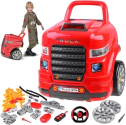 werkplaats van de kleine automonteur met demonteerbare motor en afstandsbediening