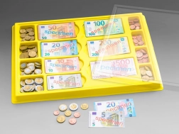 Plastic kassa met eurobankbiljetten en -munten