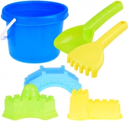 Strandset voor zand met emmer, schep, hark en zandvormpjes