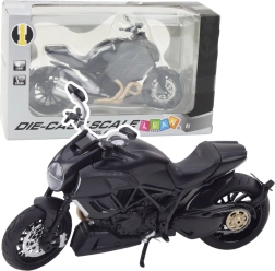 Metalen sportmotor 1:12 met licht en geluid – zwart met gouden accenten