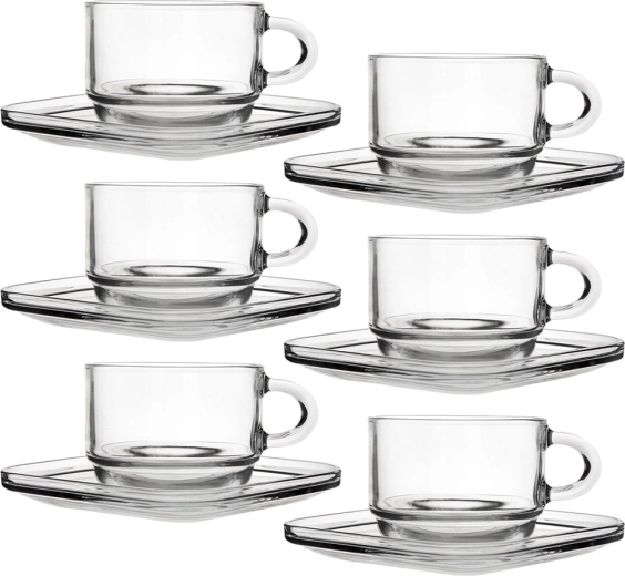 Modern helder glas dat de drank accentueert