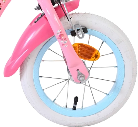 Practical basket and visibility thanks to reflectors
