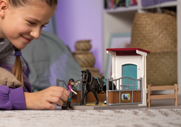 Story play with Lisa and the gelding Storm