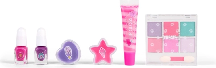 Glänzende Lippen und verspielte Strähnchen