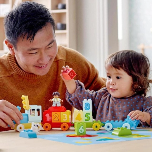 Creative play with figures