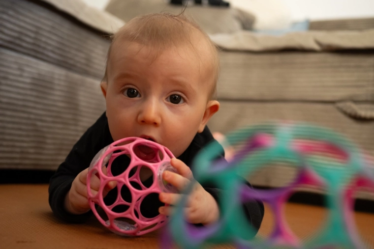 Légère, douce et sûre pour les tout‑petits