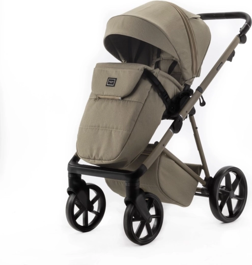 Reversible pushchair seat and folding with the seat on