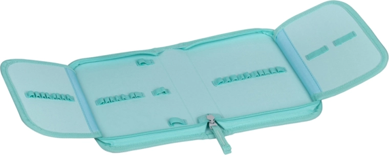 Un set avec tout ce dont un écolier a besoin