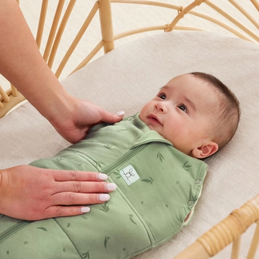 2-in-1: from swaddle to sleeping bag