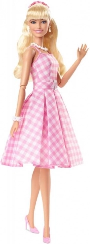 Barbie filmpop Margot Robbie in roze jurk