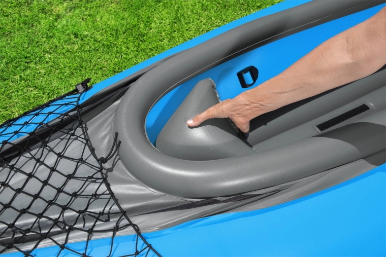Comfortable cockpit and practical storage nets