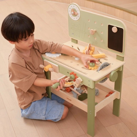 A real workshop for little builders