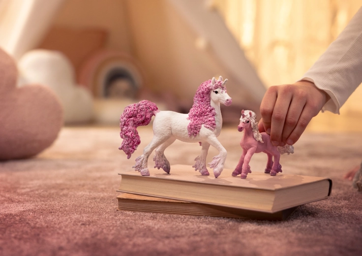 Encourages imagination and storytelling