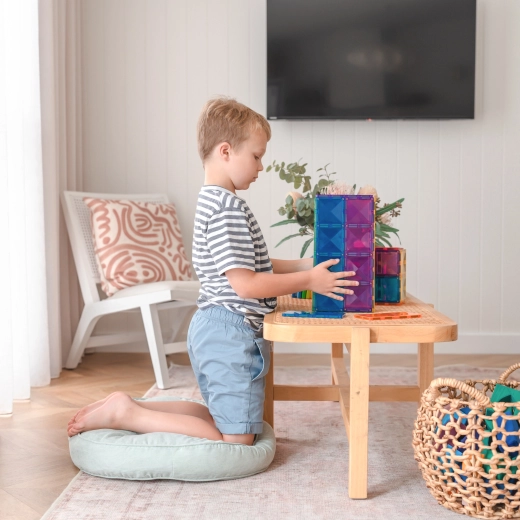 Strong magnets for stable constructions