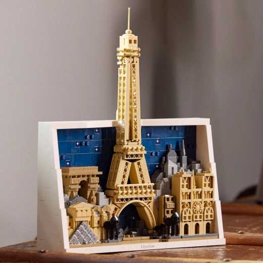 Iconic Parisian landmarks in one frame