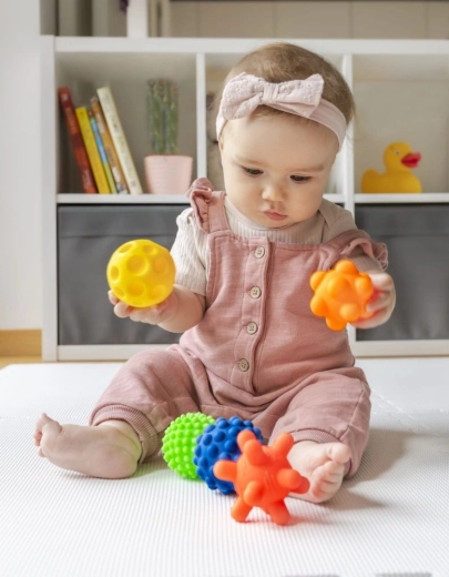 No holes – clean and hygienic play even in water