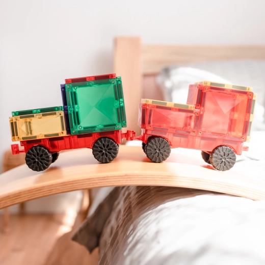 Magnetic construction that holds its shape