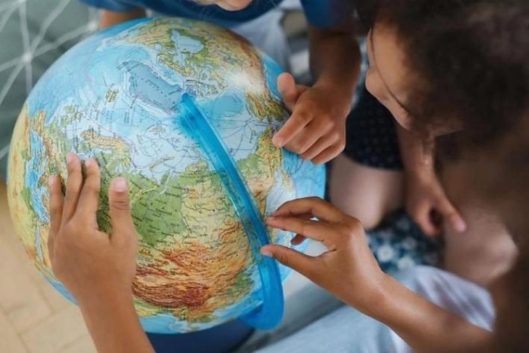 3D relief and detailed Czech labels