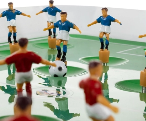 Dynamic play with spring-powered shots