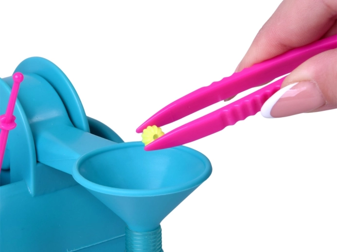 Easy filling and fine motor skills practice