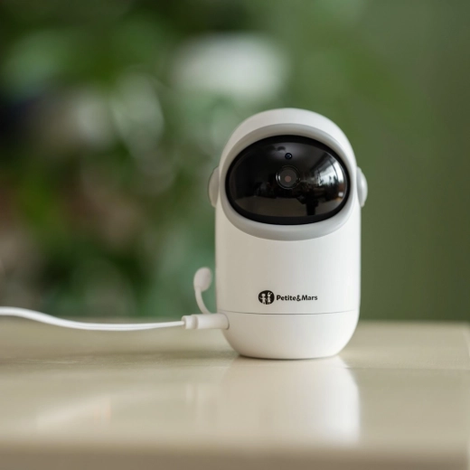 Op afstand bedienbare camera met grote bewegingsvrijheid