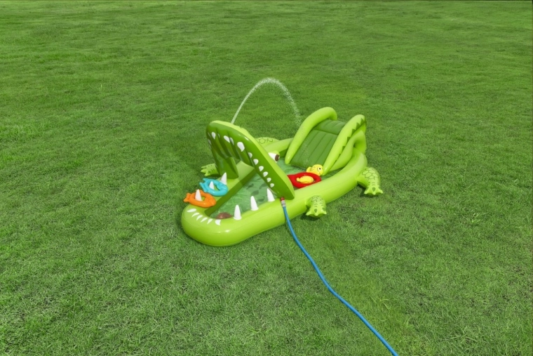 Built-in water sprinkler for refreshing fun