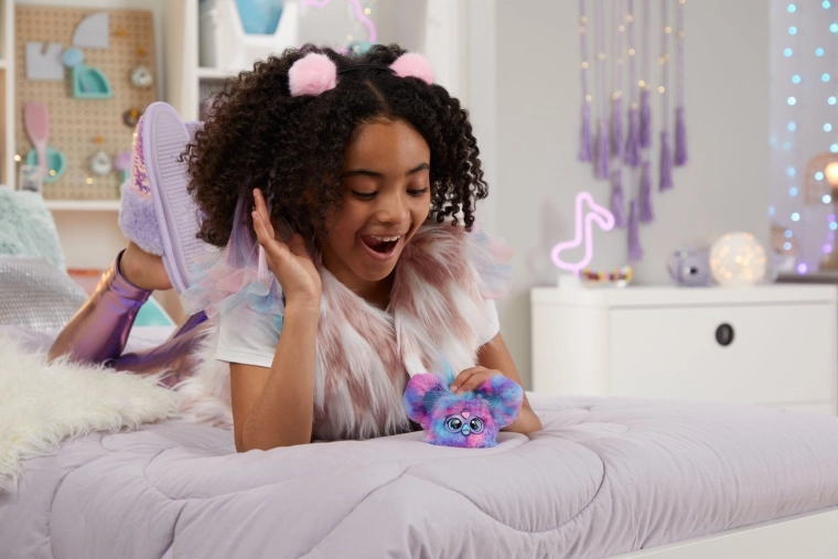 Fonctionne avec la grande poupée FURBY