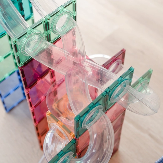 Tubes transparents pour un apprentissage ludique de la physique