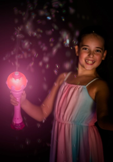 S’illumine et joue de la musique pour un effet encore plus fort