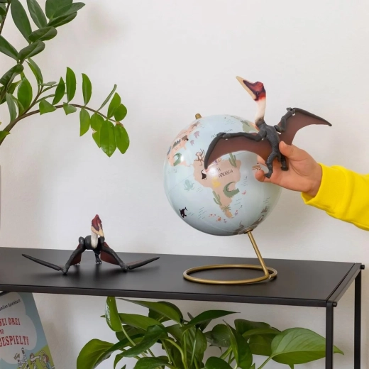 Educational play and an impressive decoration